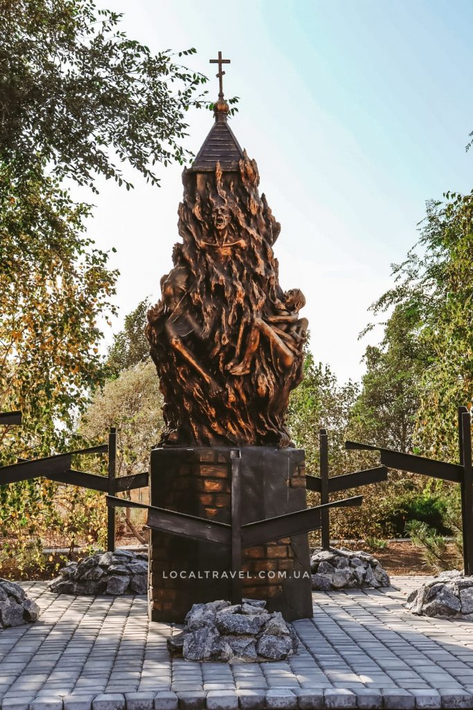 Пам'ятник жертвам політичних репресій. Олександрівський парк