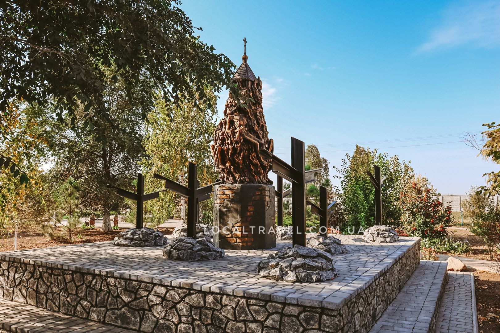 Пам'ятник жертвам політичних репресій. Олександрівський парк