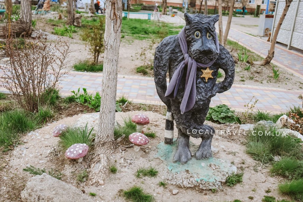 Парк сказочных скульптур в Бердянске