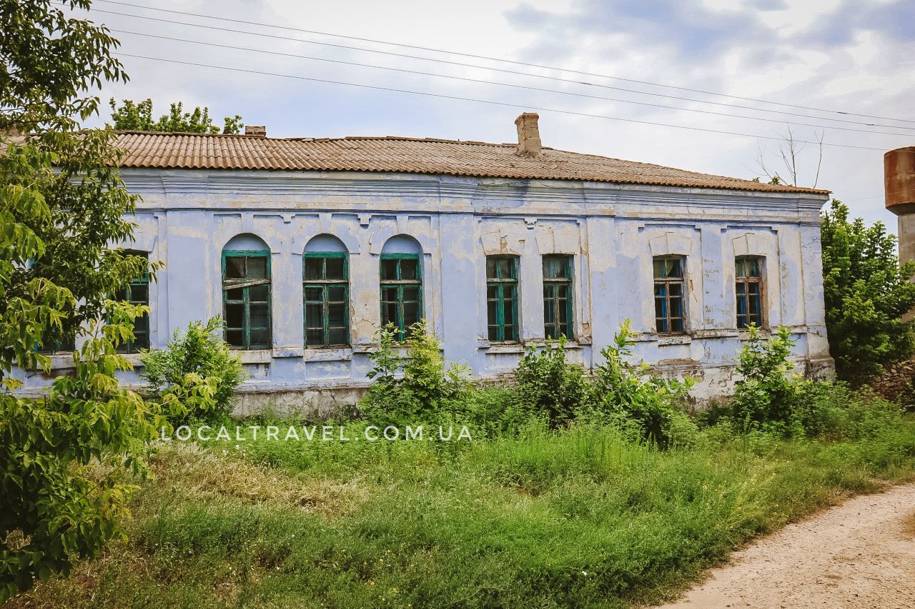 Стара громадська будівля у Тягинці