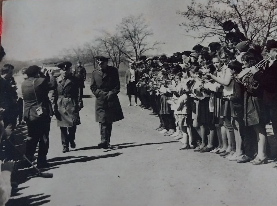 Зустріч Василя Степановича з односельчанами у 1971 році