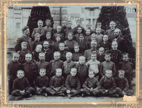 Преподаватели и ученики Мариинского училища в Тиге. Ретро-фото Преподаватели и ученики Мариинского училища в Тиге