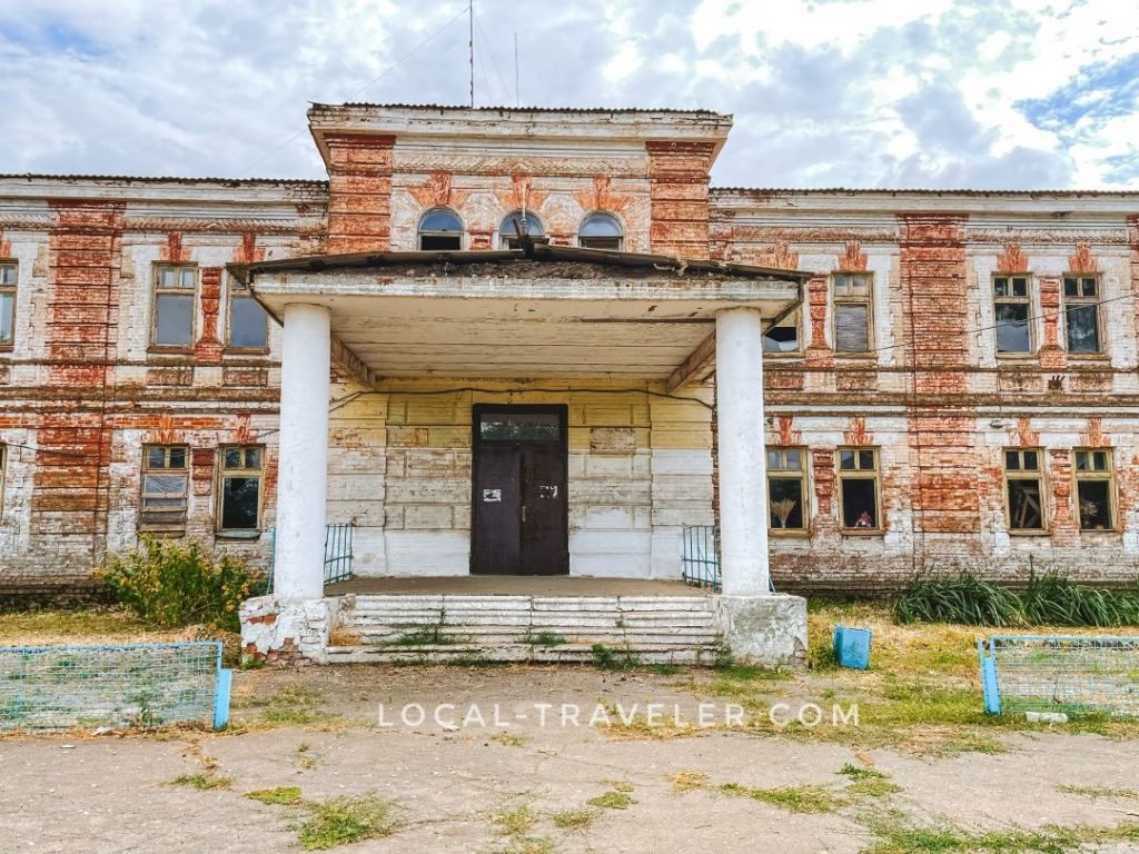 Здание бывшего Мариинского училища для глухонемых Бывшее Мариинское училище. Фото 2024 года