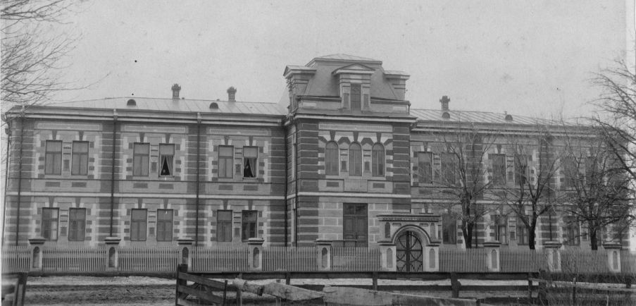 Мариинское училище для глухонемых.Ретро-фото Мариинское училище для глухонемых в Тиге.. Ретро-фото